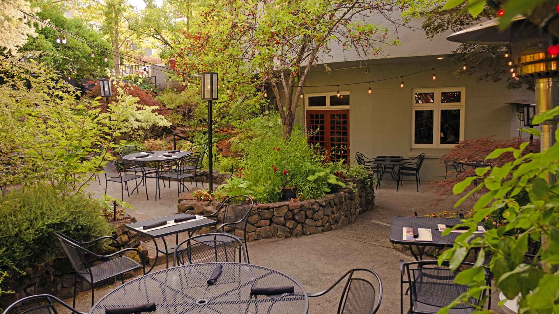 Hearsay Restaurant outdoor garden dining in downtown Ashland, Oregon